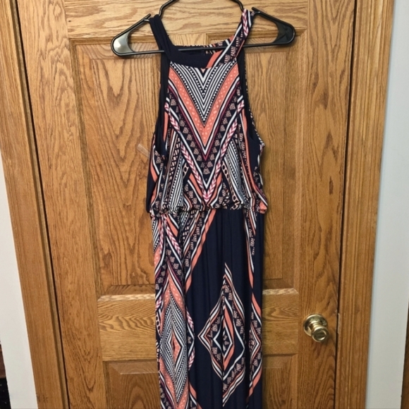Beautiful Floor Length Dress 💲BUNDLE AND SAVE BIG💲 - Picture 3 of 5